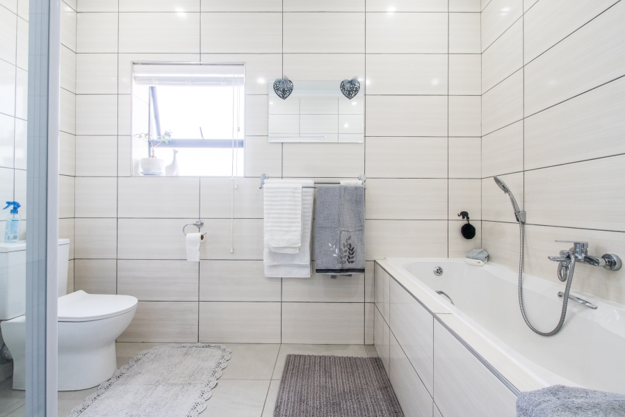 3 Bedroom Property for Sale in Dana Bay Western Cape